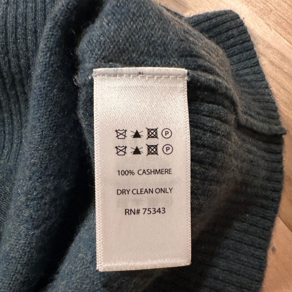Adrienne Vittadini Women’s Charcoal/Green Cashmere Sweater - Picture 4 of 4